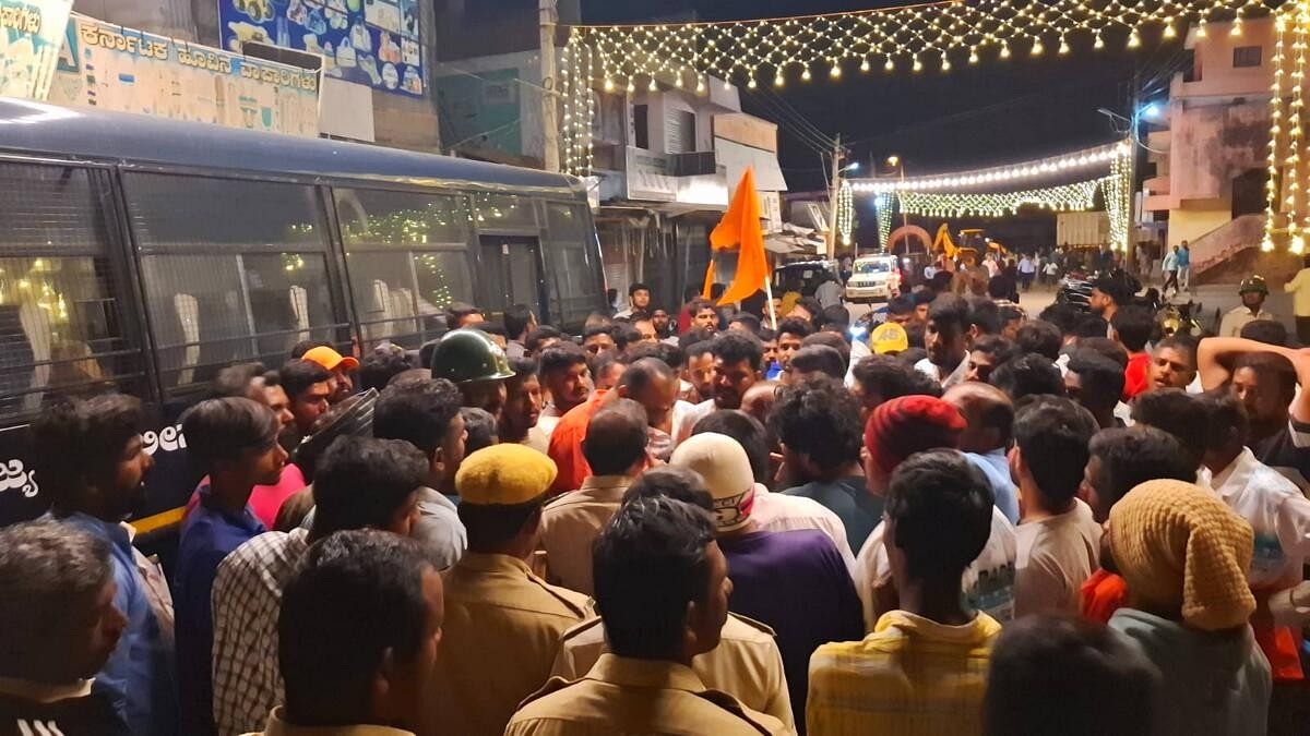 <div class="paragraphs"><p>Hindu youths argue with the police seeking permission for the procession, in front of the police station, in Nagamangala town, Mandya district, on Wednesday night.</p></div>